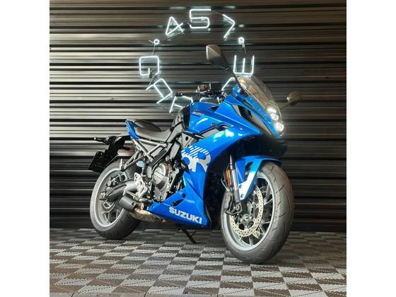 SUZUKI GSX-8R 
